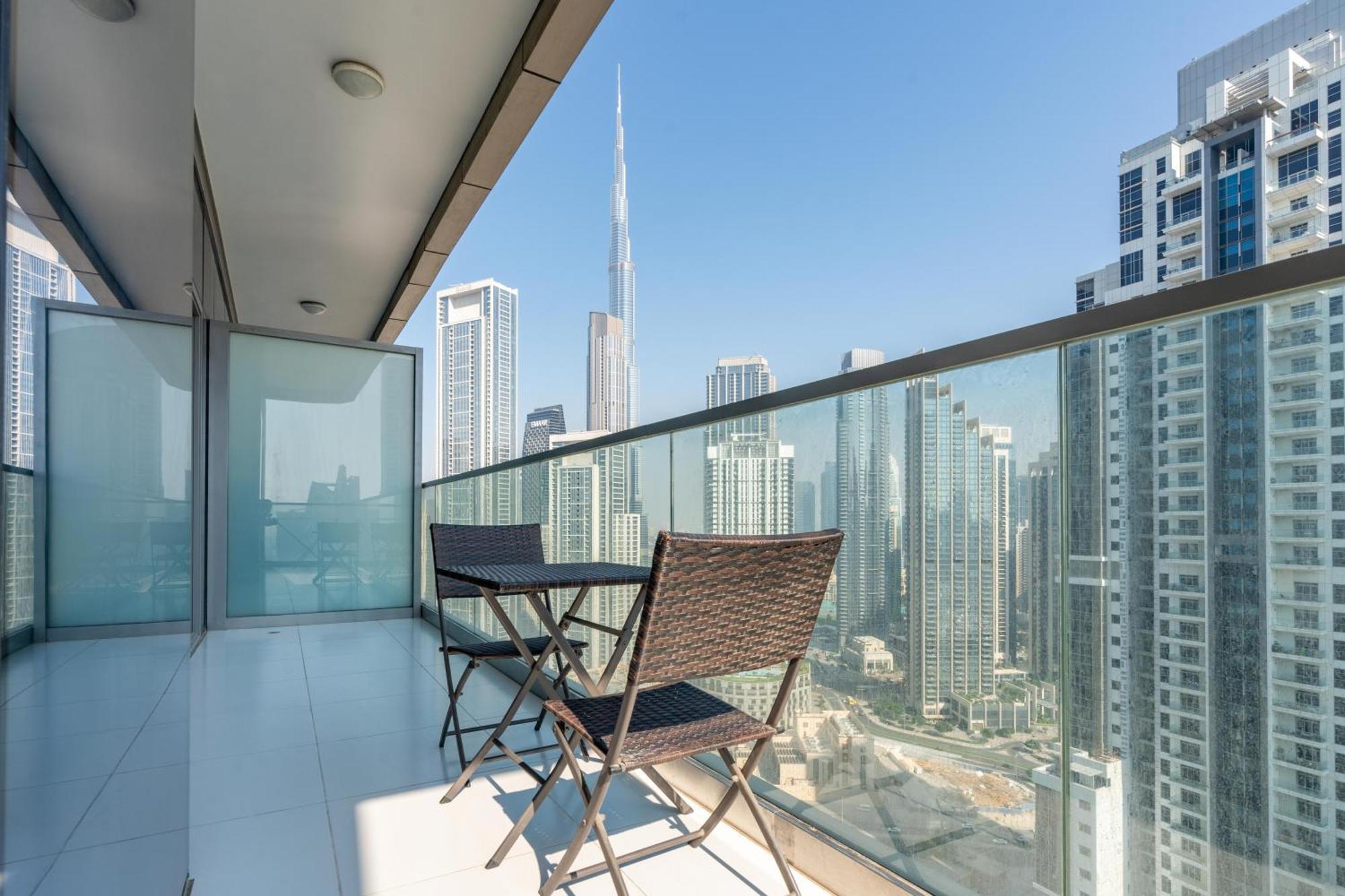 Infinity Pool & Burj Khalifa View L Luxe Paramount Dubai Exterior photo