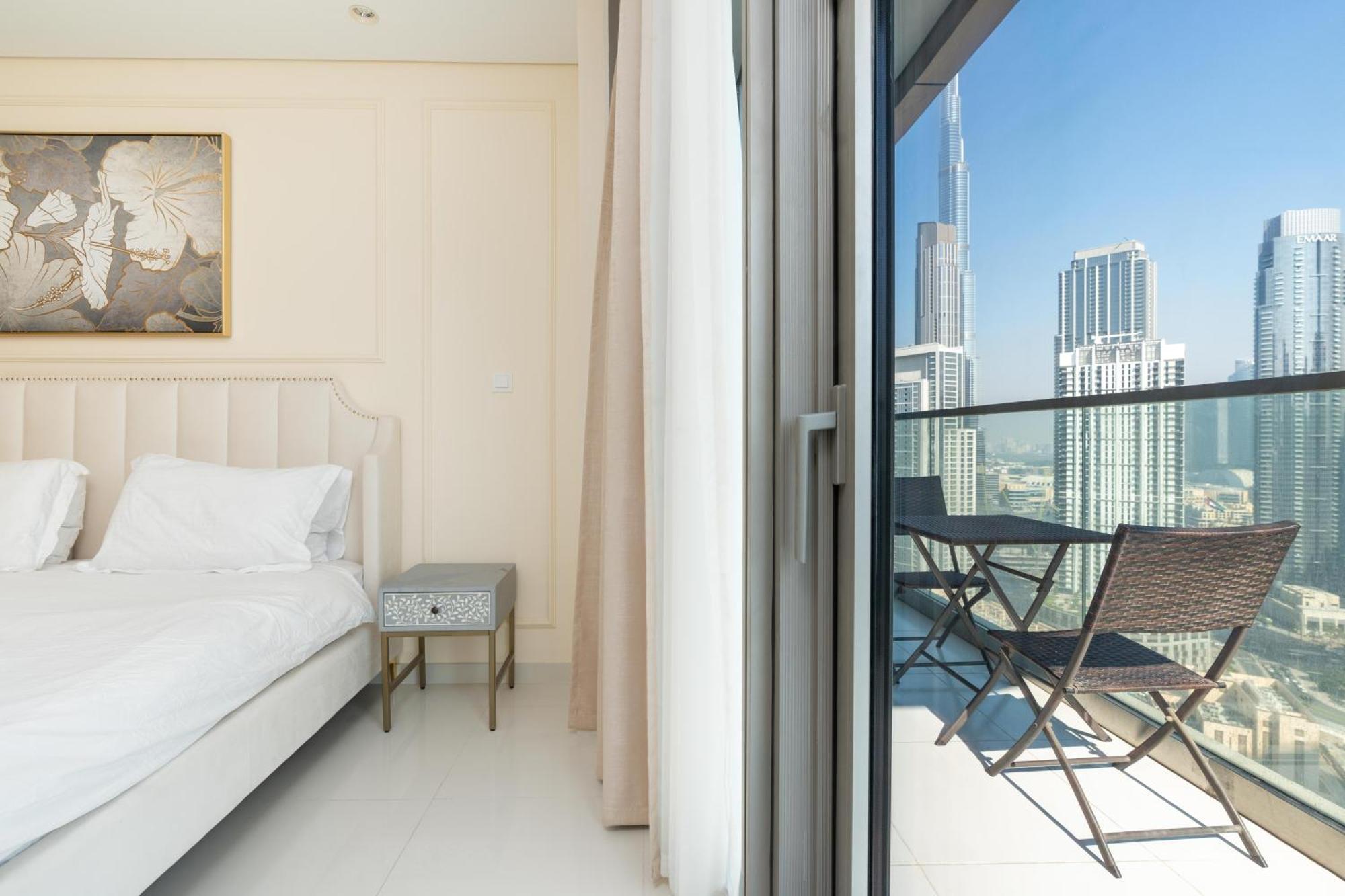 Infinity Pool & Burj Khalifa View L Luxe Paramount Dubai Exterior photo