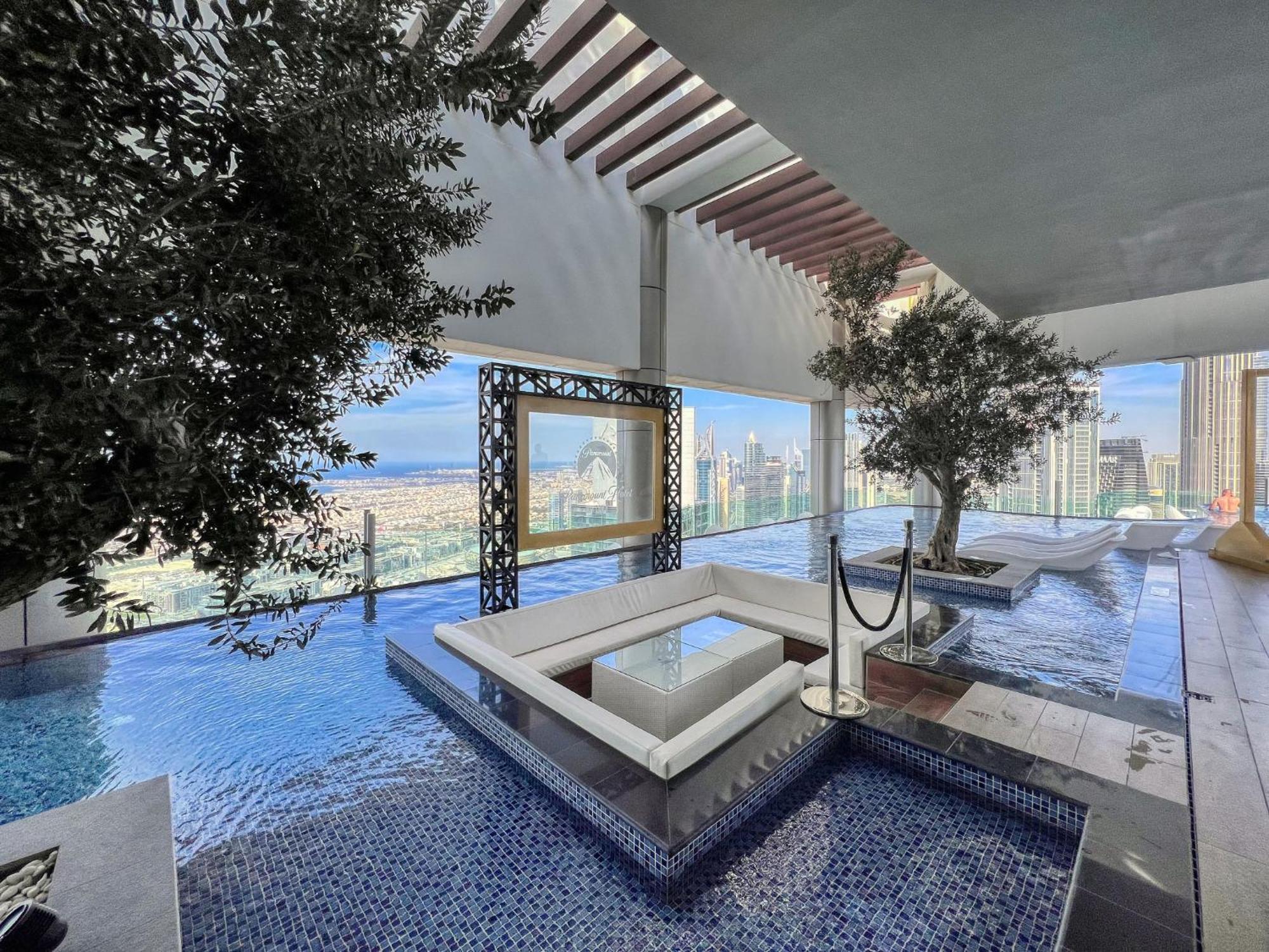 Infinity Pool & Burj Khalifa View L Luxe Paramount Dubai Exterior photo