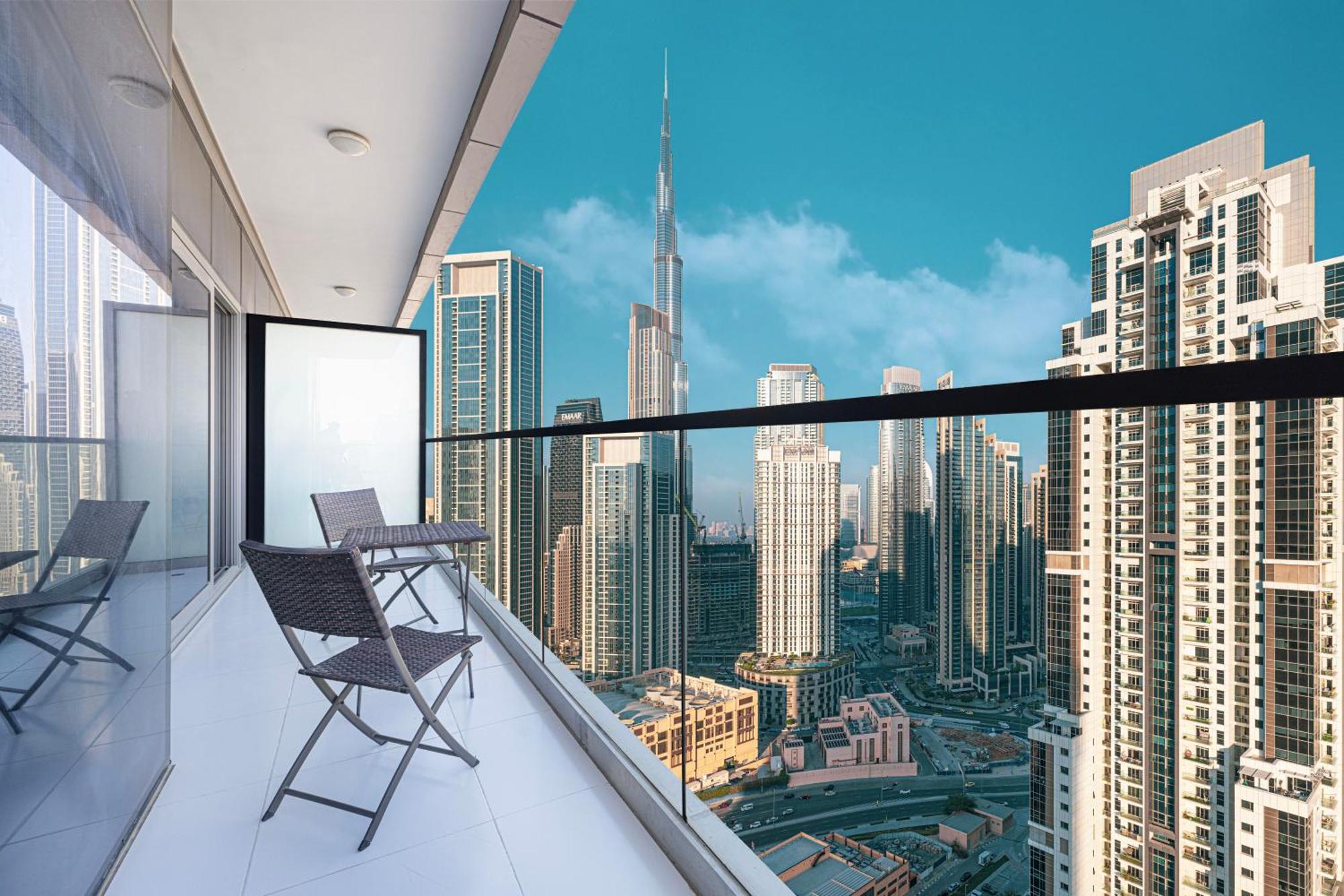 Infinity Pool & Burj Khalifa View L Luxe Paramount Dubai Exterior photo