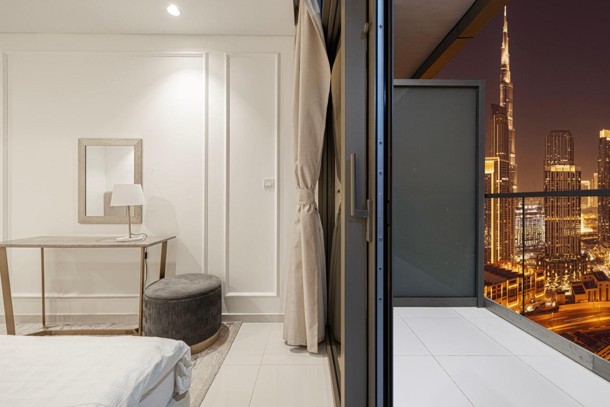 Infinity Pool & Burj Khalifa View L Luxe Paramount Dubai Exterior photo