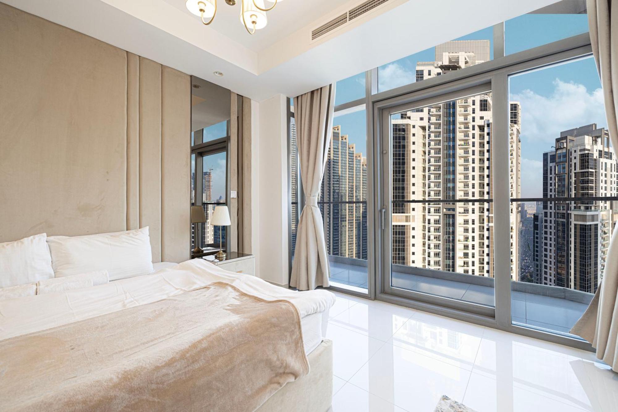 Infinity Pool & Burj Khalifa View L Luxe Paramount Dubai Exterior photo
